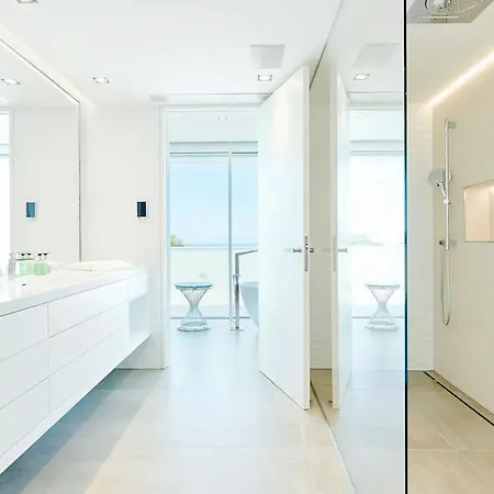 Βίλα Luxurious Siesta Spain Villa With Private Pool And City Views Santa Eulària des Riu
